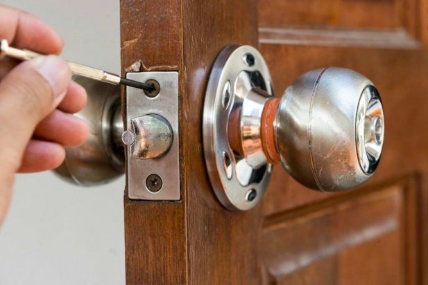 What Does an Emergency Locksmith Do?