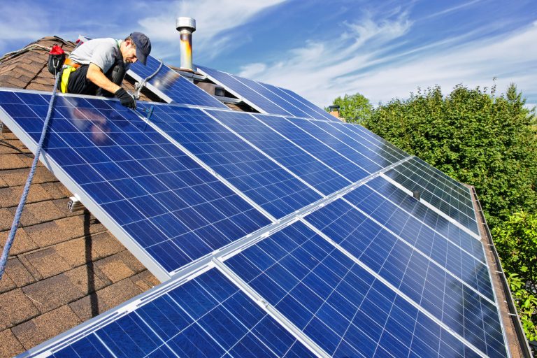 5 Reasons Why Solar Generators Are A Good Investment For Your Home