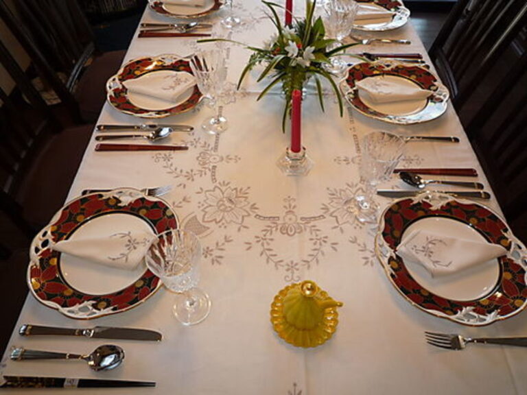 How to Make a Formal Dining Table Setup for Special Occasions at Home